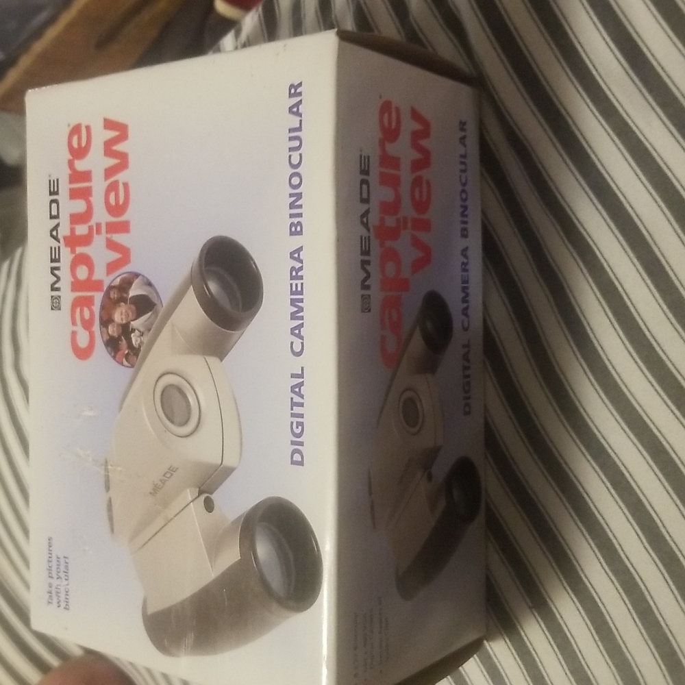 NWT MEAD CAPTURE VIEW DIGITAL CAMERA BINOCULAR. NEVER TAKEN OUT OF PLASTIC